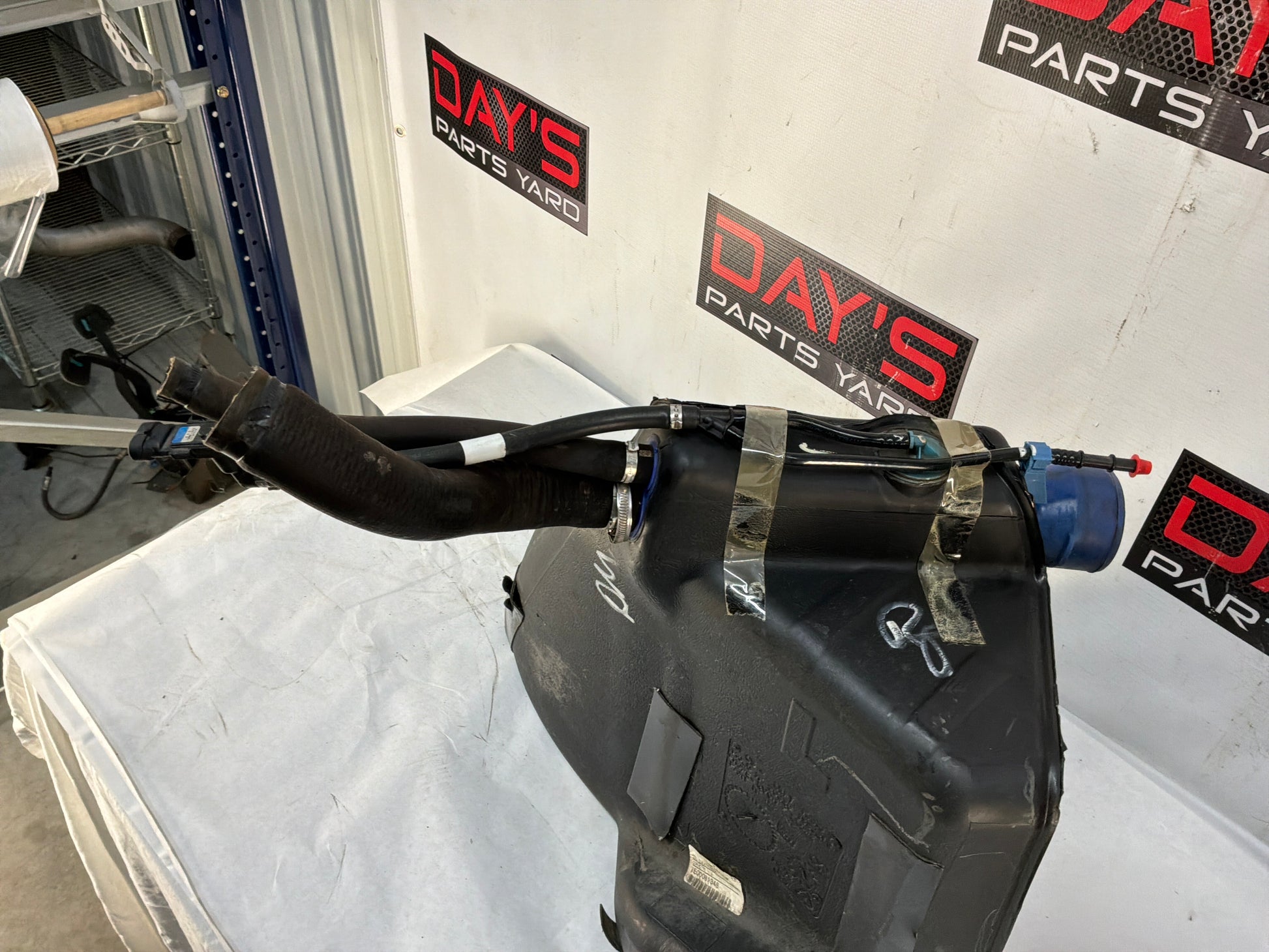 Fuel tank - Day's Parts Yard