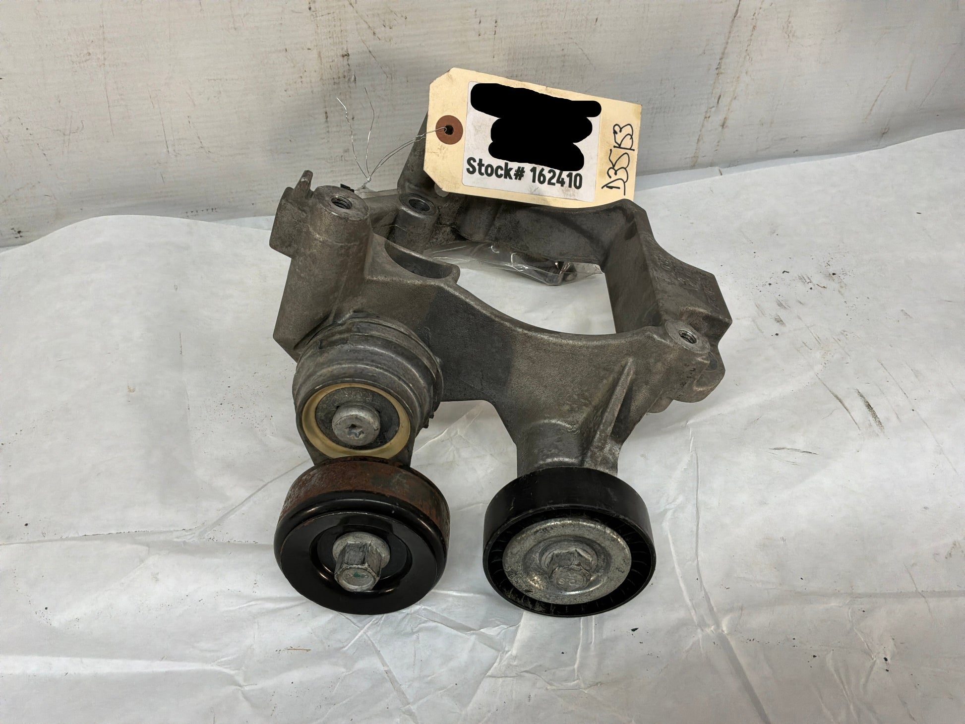 Ac compressor bracket - Day's Parts Yard