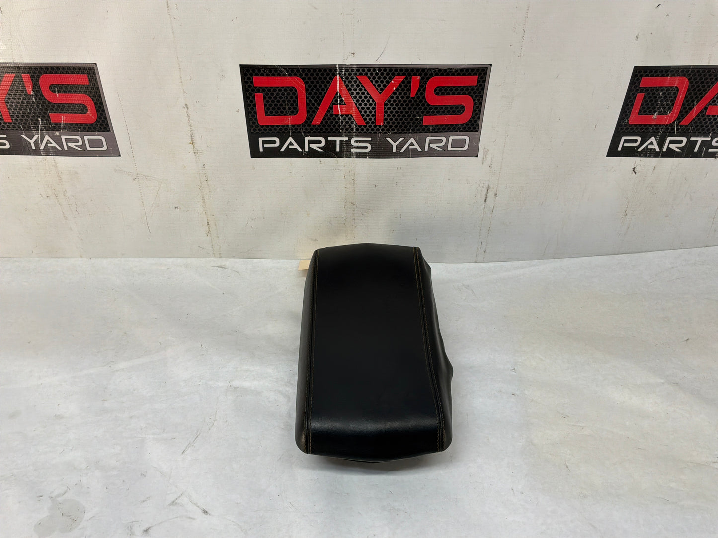 2011 Cadillac CTS-V Coupe Center Console Arm Rest Lid Cover OEM