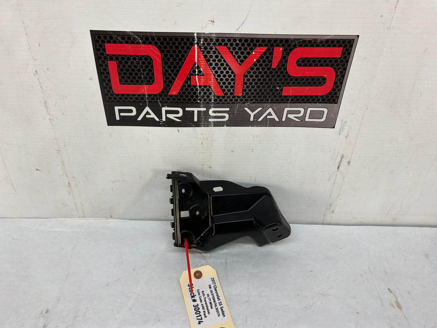 2017 Chevy SS Sedan RH Passenger Fender Fascia Bumper Bracket Guide OEM