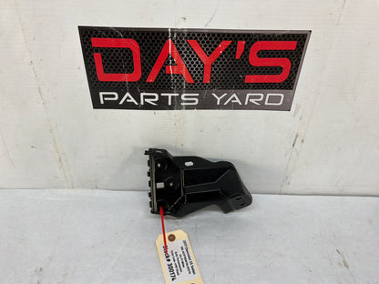 2017 Chevy SS Sedan RH Passenger Fender Fascia Bumper Bracket Guide OEM