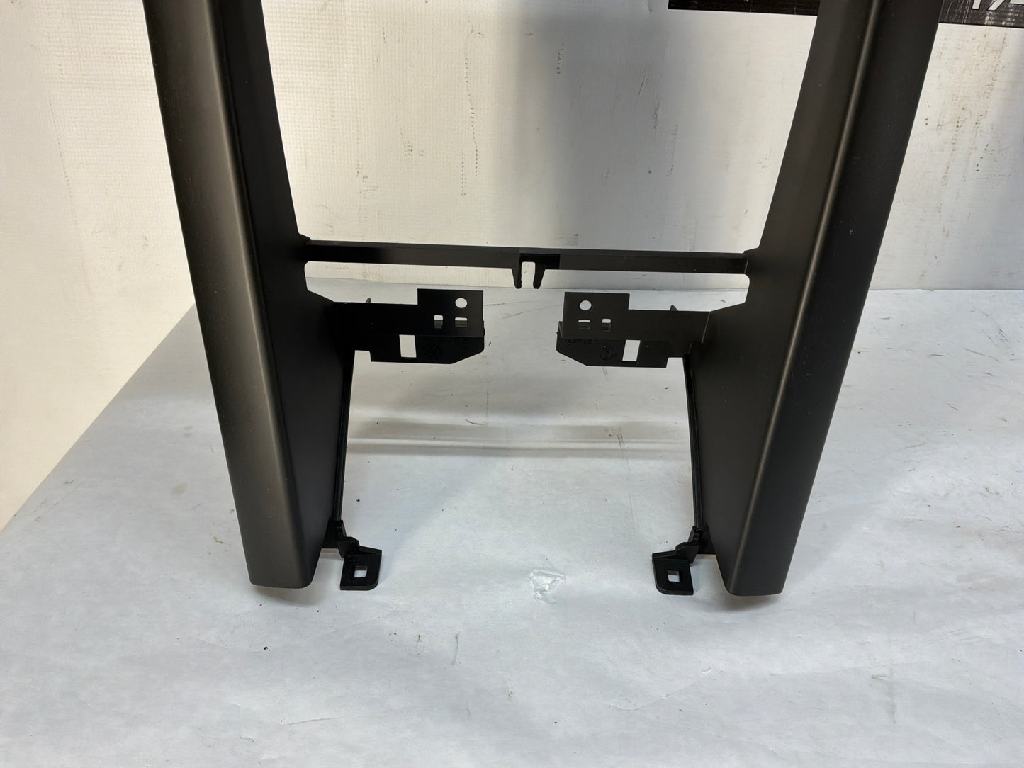 2008 Pontiac G8 GT Center Dash Radio Bezel Trim Molding Panel Speaker Grille OEM