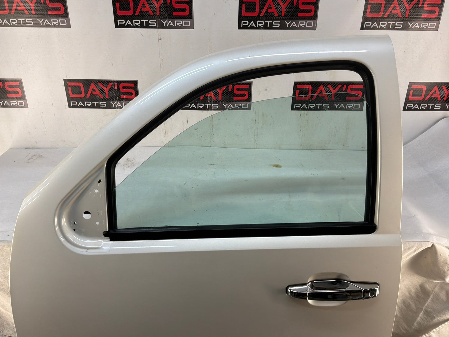 2012 Chevy Avalanche LH Driver Front Exterior Door White Assembly OEM