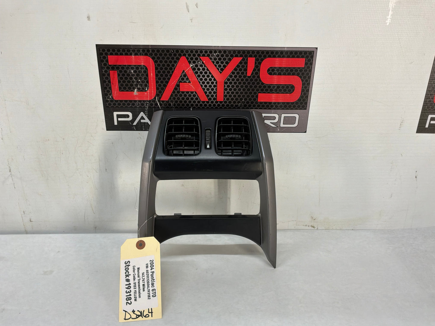 2004 Pontiac GTO Centre Console Rear Air Vent OEM - Day's Parts Yard