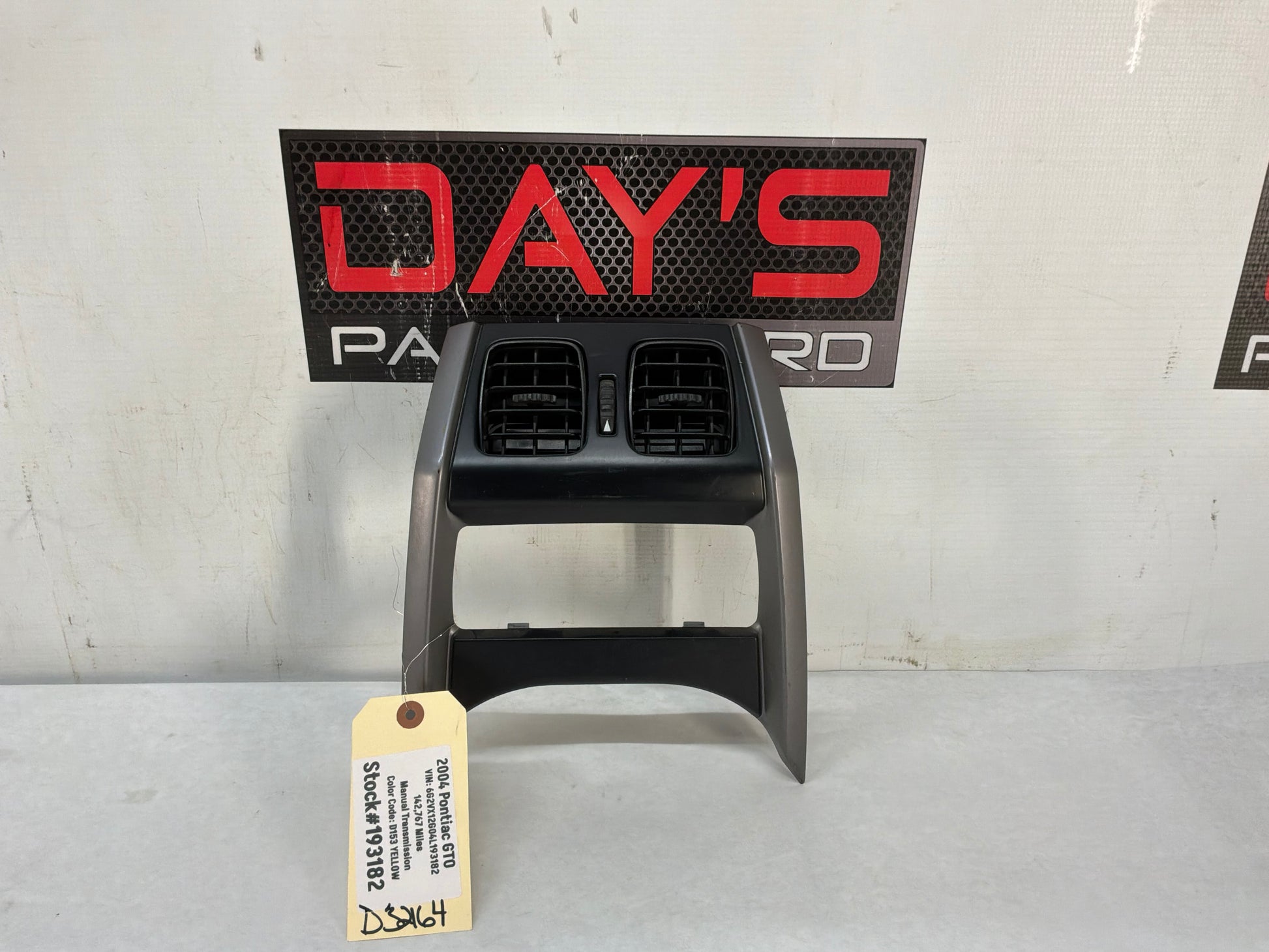 2004 Pontiac GTO Centre Console Rear Air Vent OEM - Day's Parts Yard