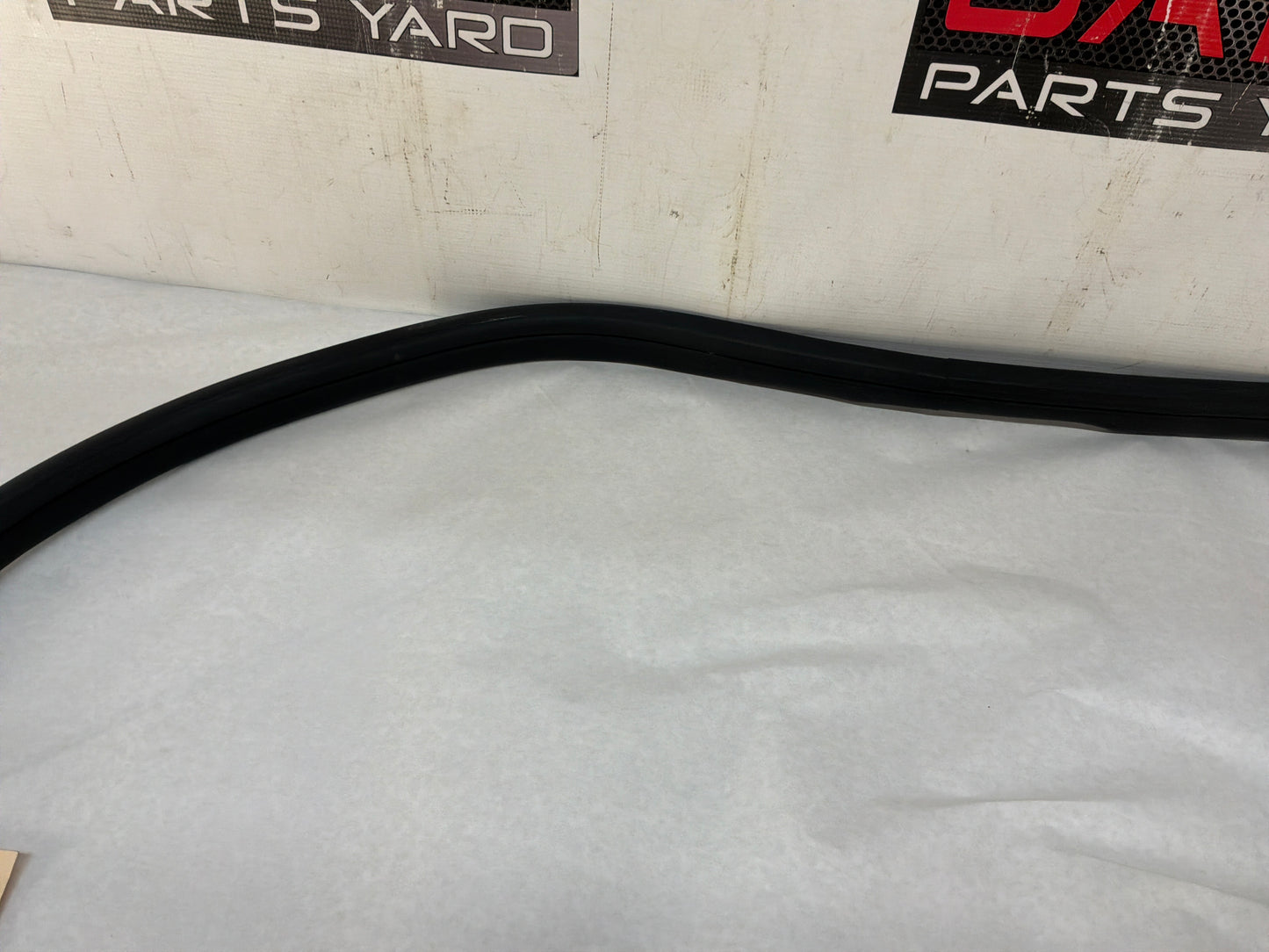 Rh door weather strip - Day's Parts Yard