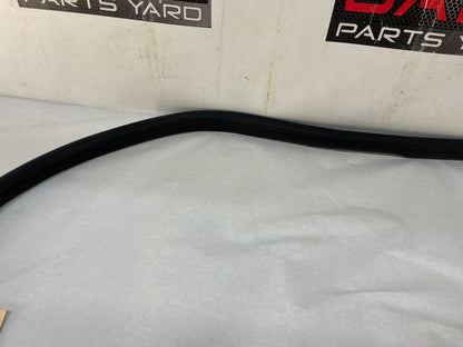 Rh door weather strip - Day's Parts Yard