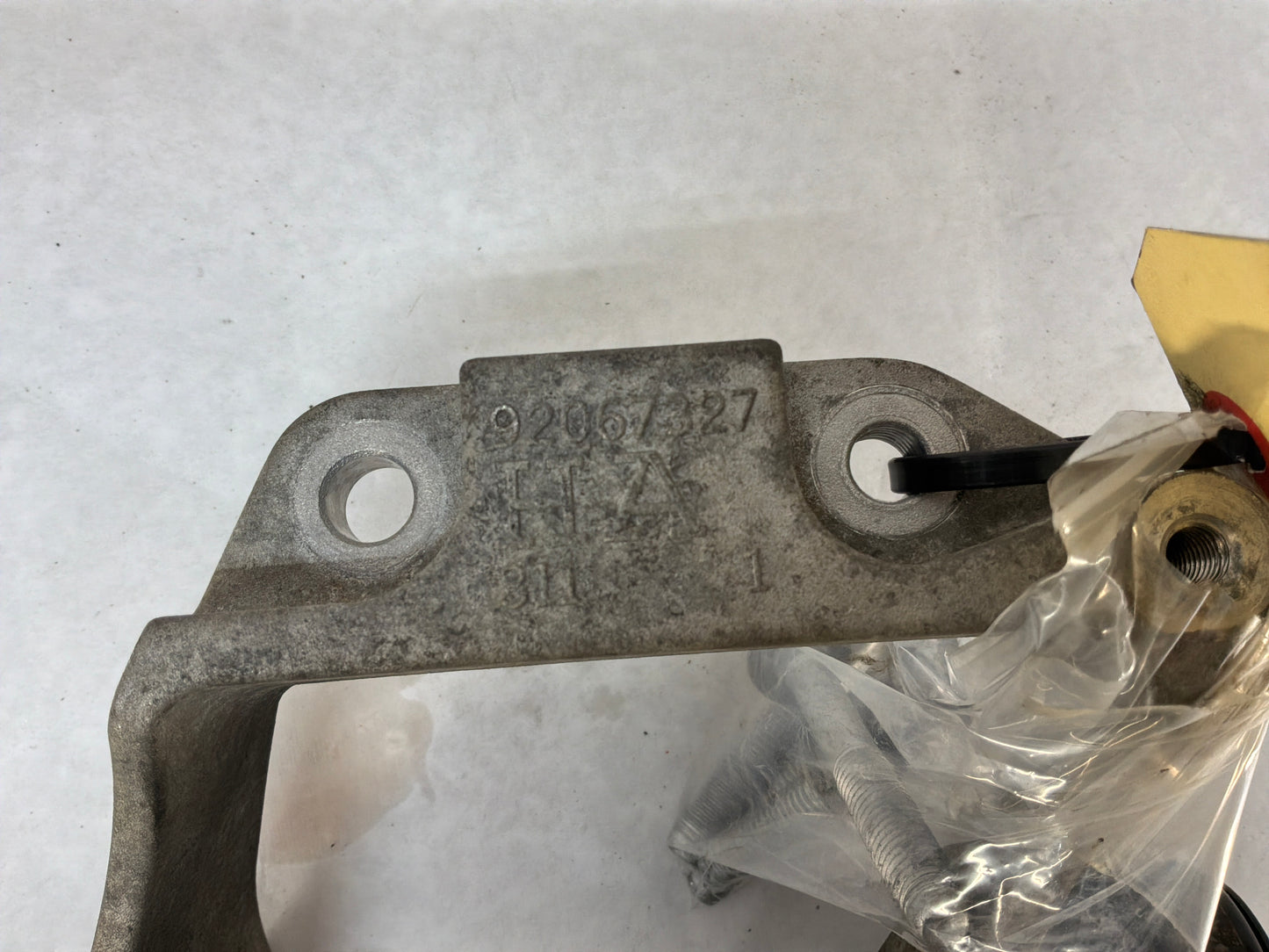 2008 Pontiac G8 GT A/C Air Conditioner Compressor Bracket w/ Hardware OEM
