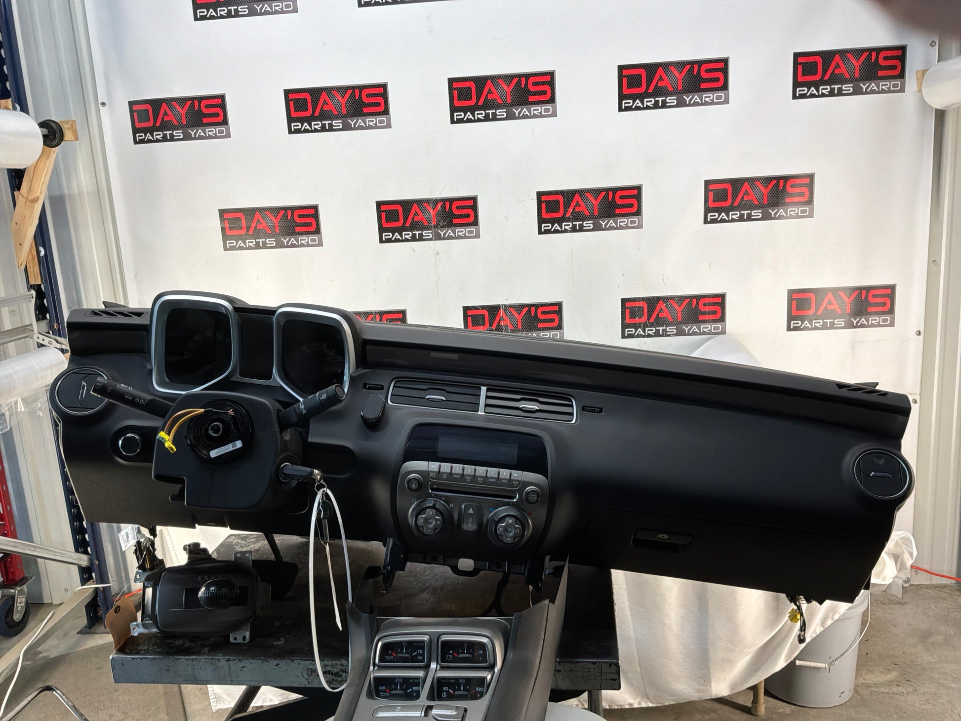 Dash w  enter console and Shifter - Day's Parts Yard
