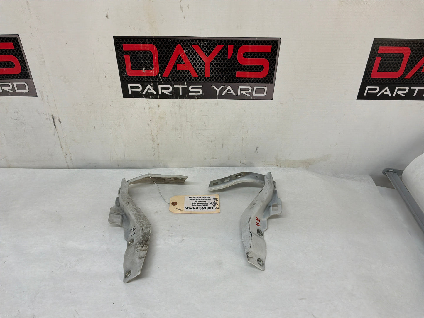 Hinges - Day's Parts Yard
