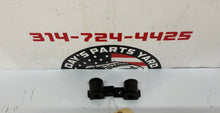 2009 Pontiac G8 GT Rear Suspension Stabilizer Sway Bar Brackets Clamps OEM - Day's Parts Yard