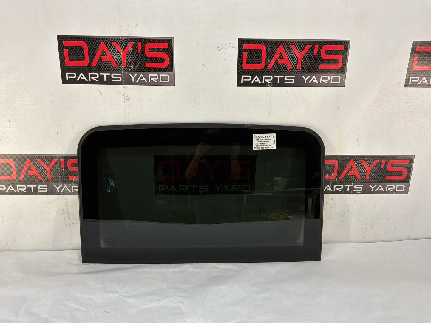 Front sunroof glass - Day's Parts Yard
