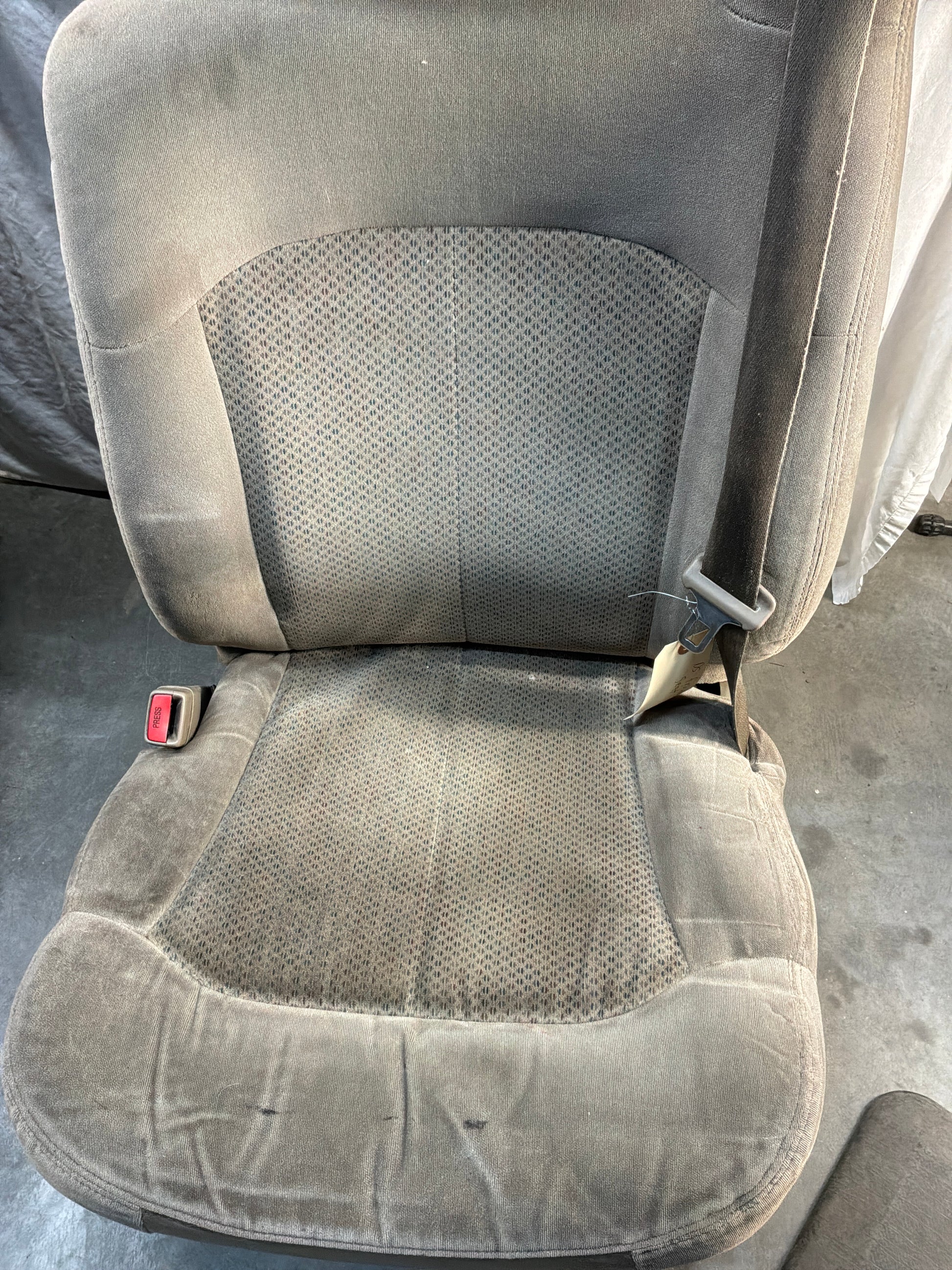 Front seats - Day's Parts Yard