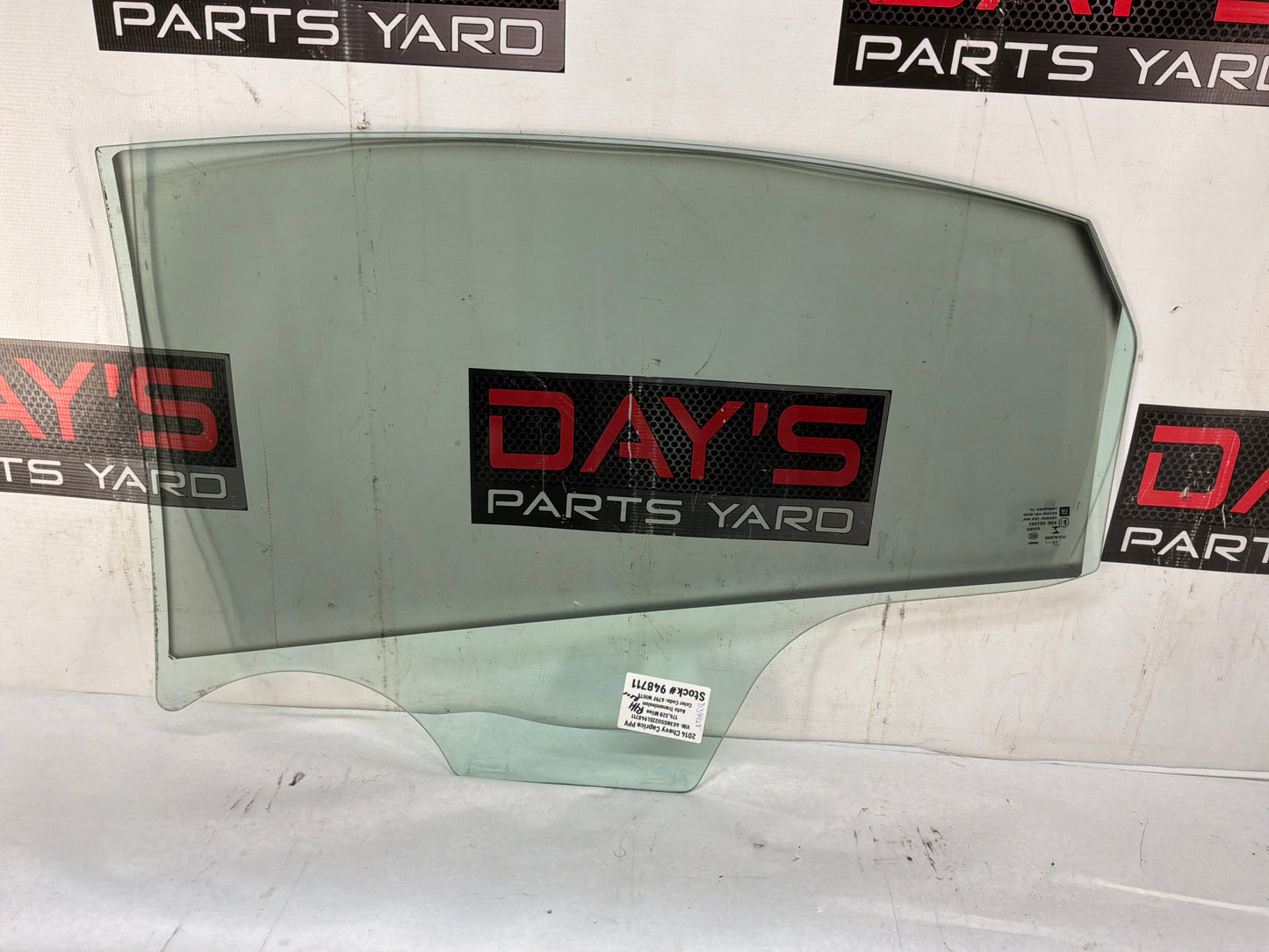 Rh rear door window glass - Day's Parts Yard