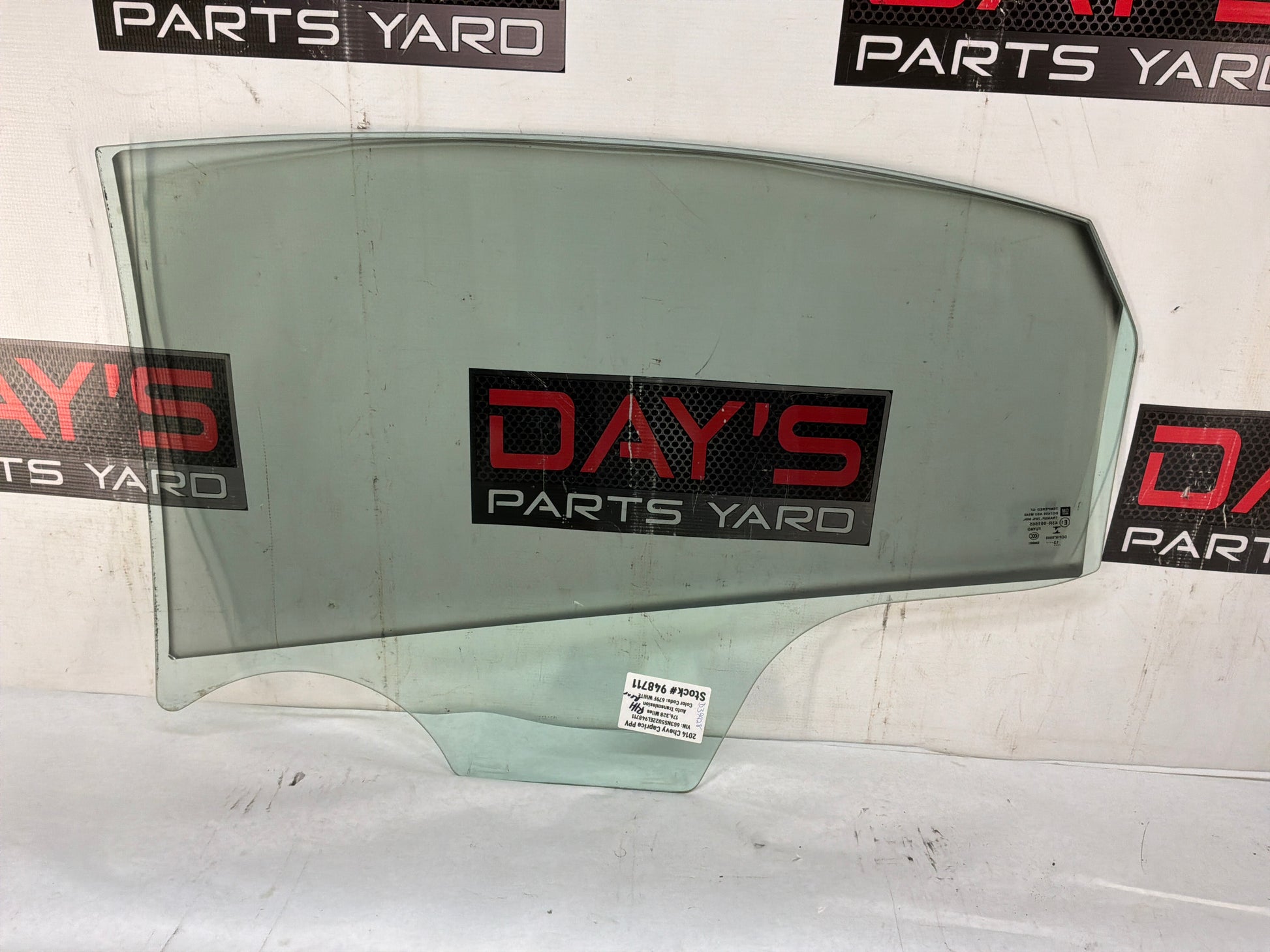 Rh rear door window glass - Day's Parts Yard