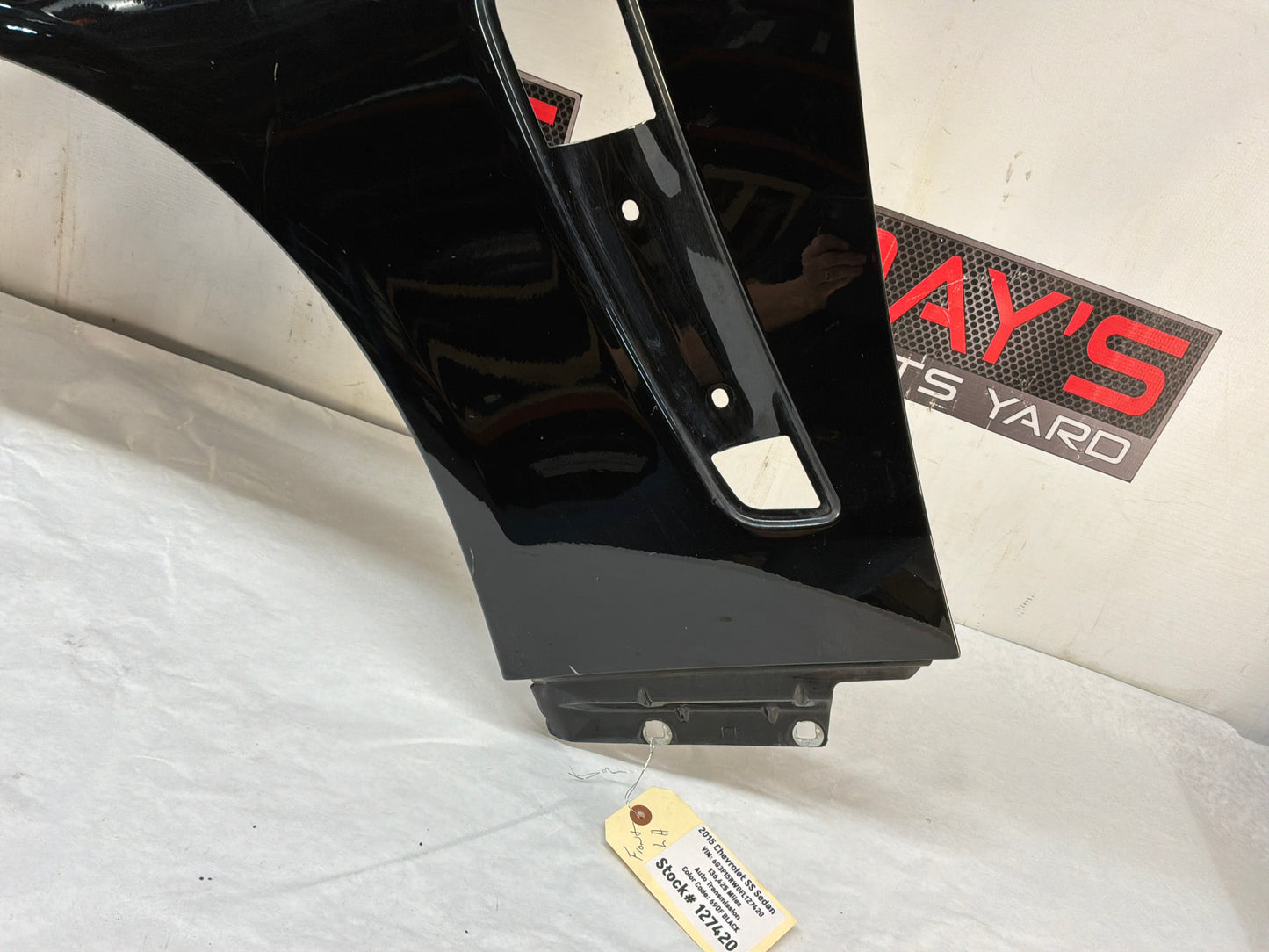 Rh fender - Day's Parts Yard