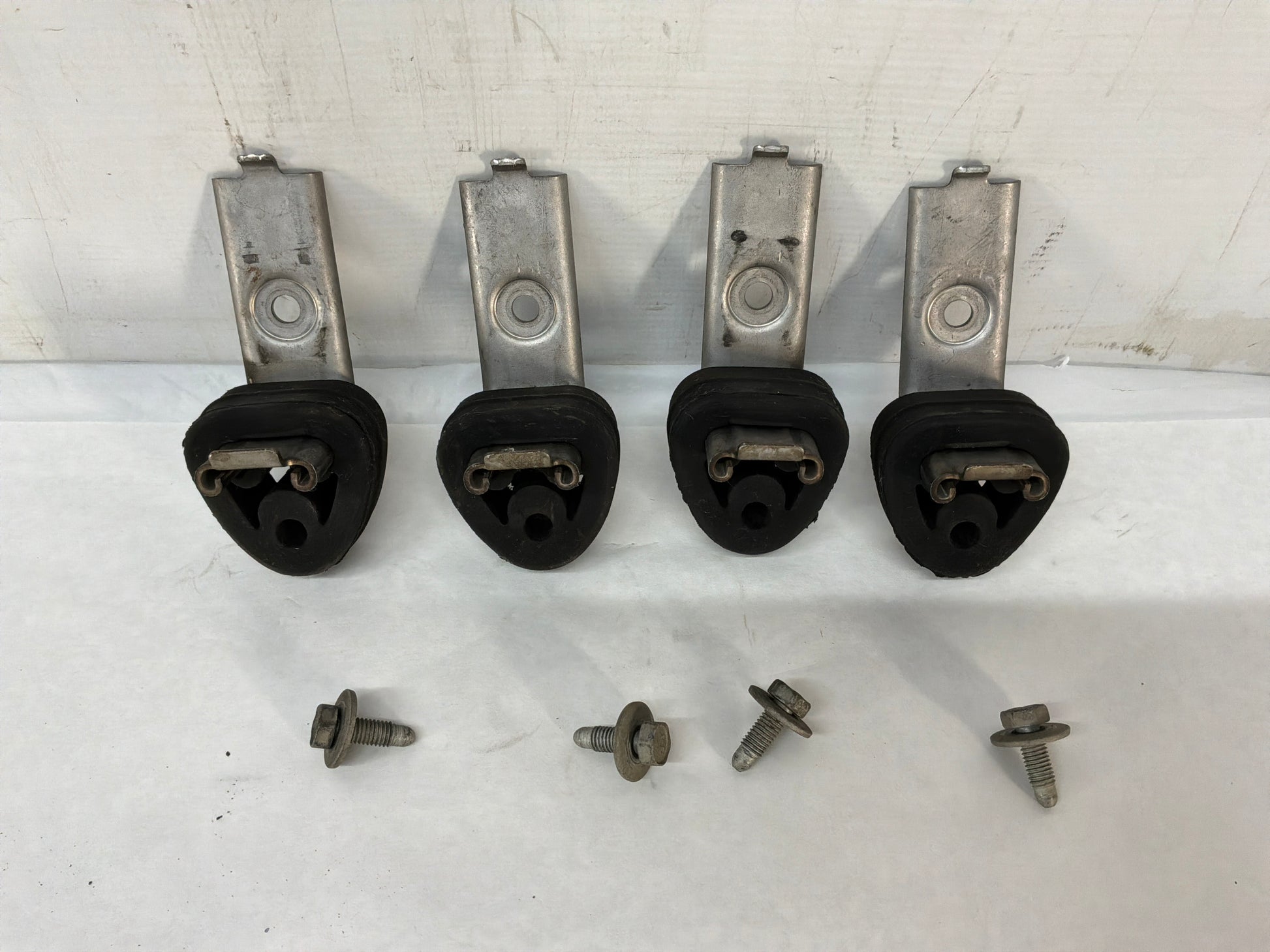 Rear exhaust muffler hangers - Day's Parts Yard
