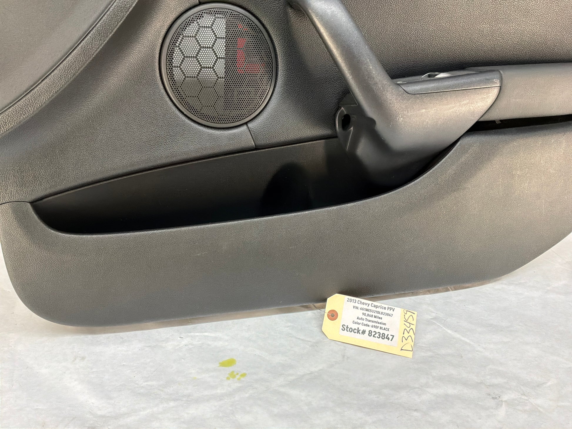 2013 Chevy Caprice PPV RH Passenger Front Interior Door Panel OEM - Day's Parts Yard