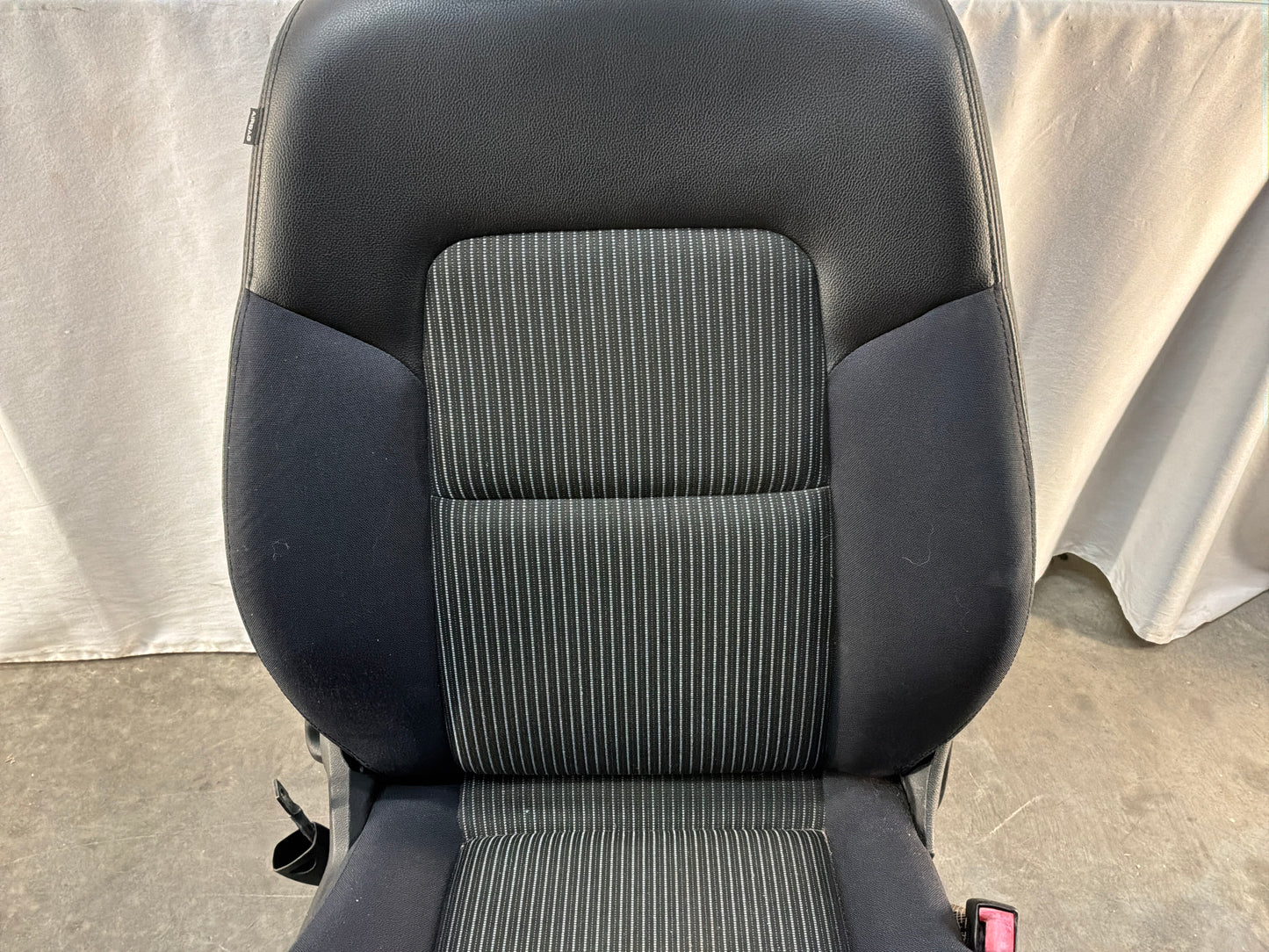 Front seats - Day's Parts Yard