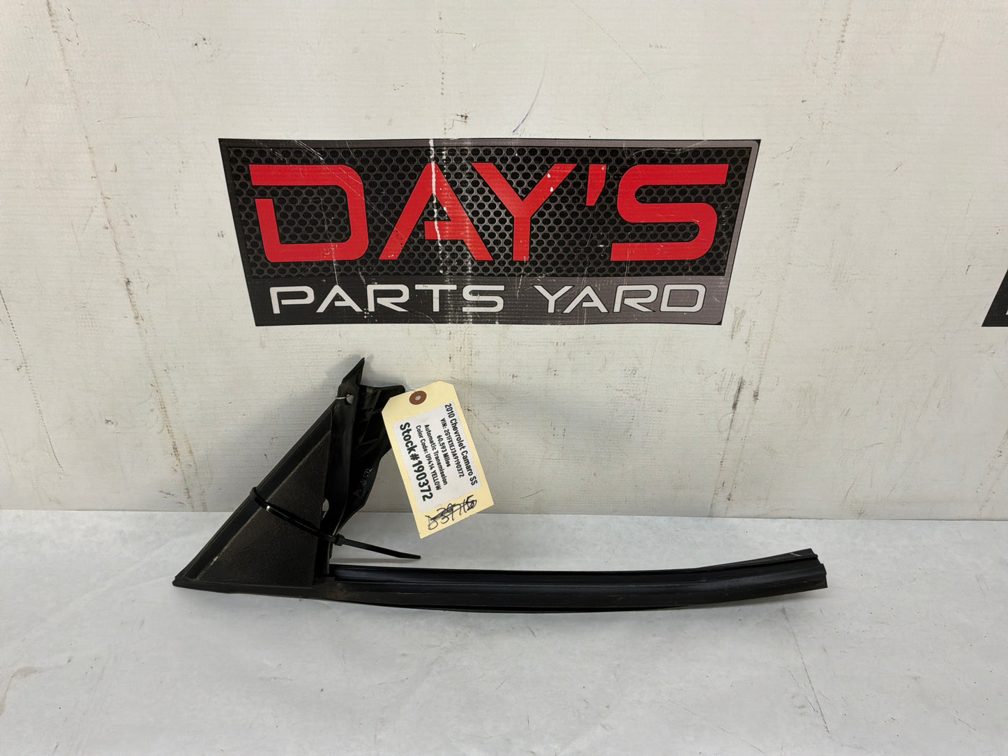 Lh door rubber seal - Day's Parts Yard