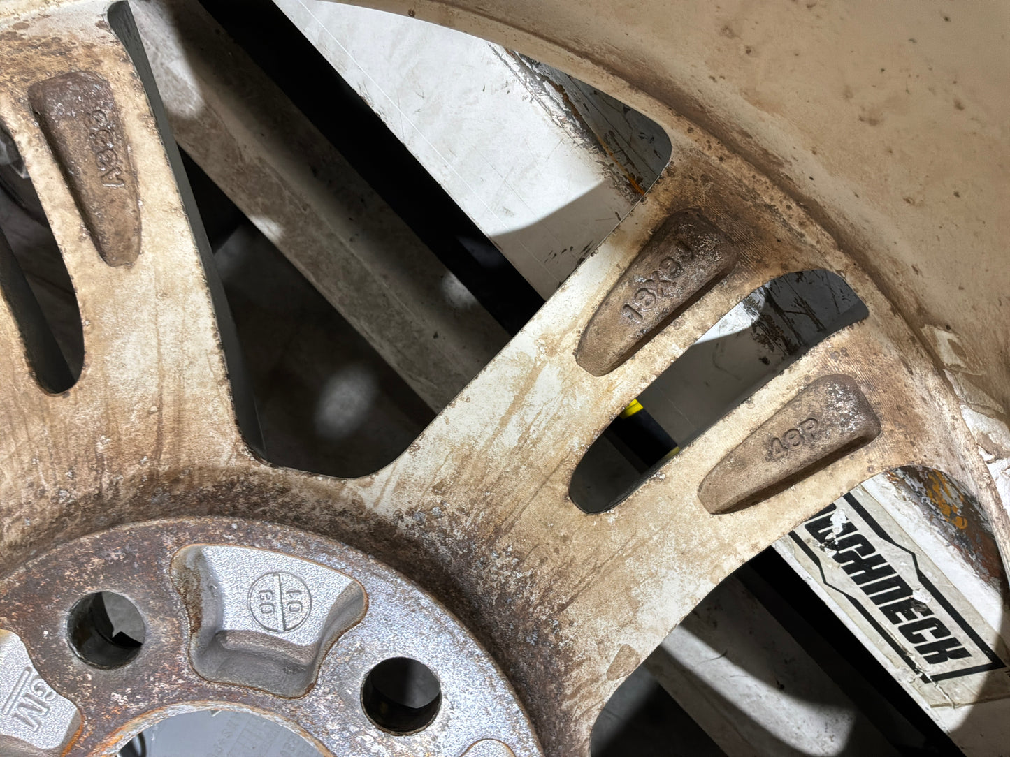 Wheels and tire - Day's Parts Yard