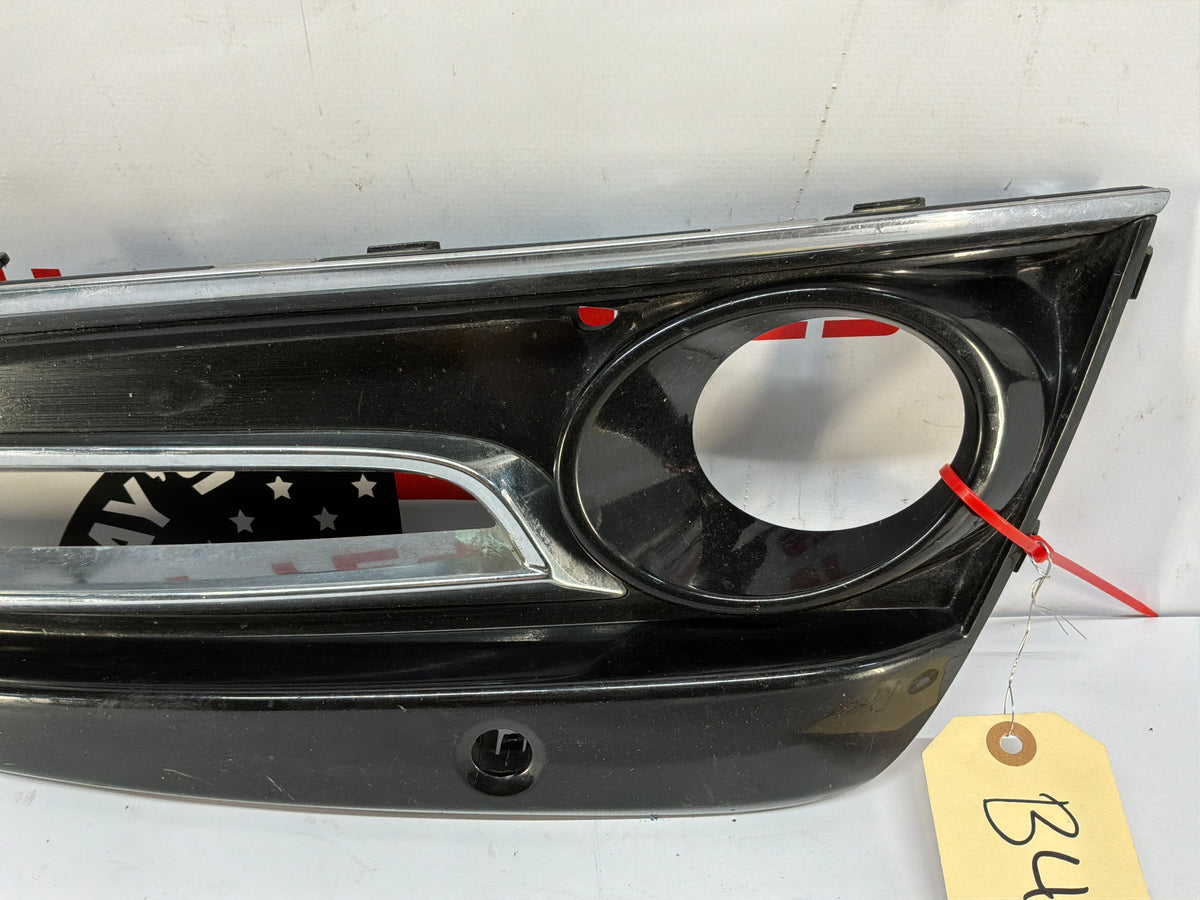 2014 Chevy SS Sedan RH Passenger Fog Running Light Lamp Opening Cover Bezel OEM