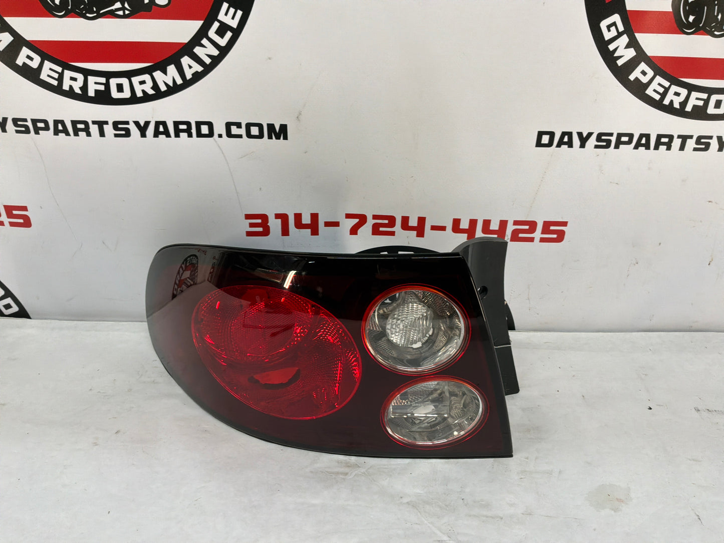 2005 Pontiac GTO LH Driver Tail Light Taillight Lamp OEM