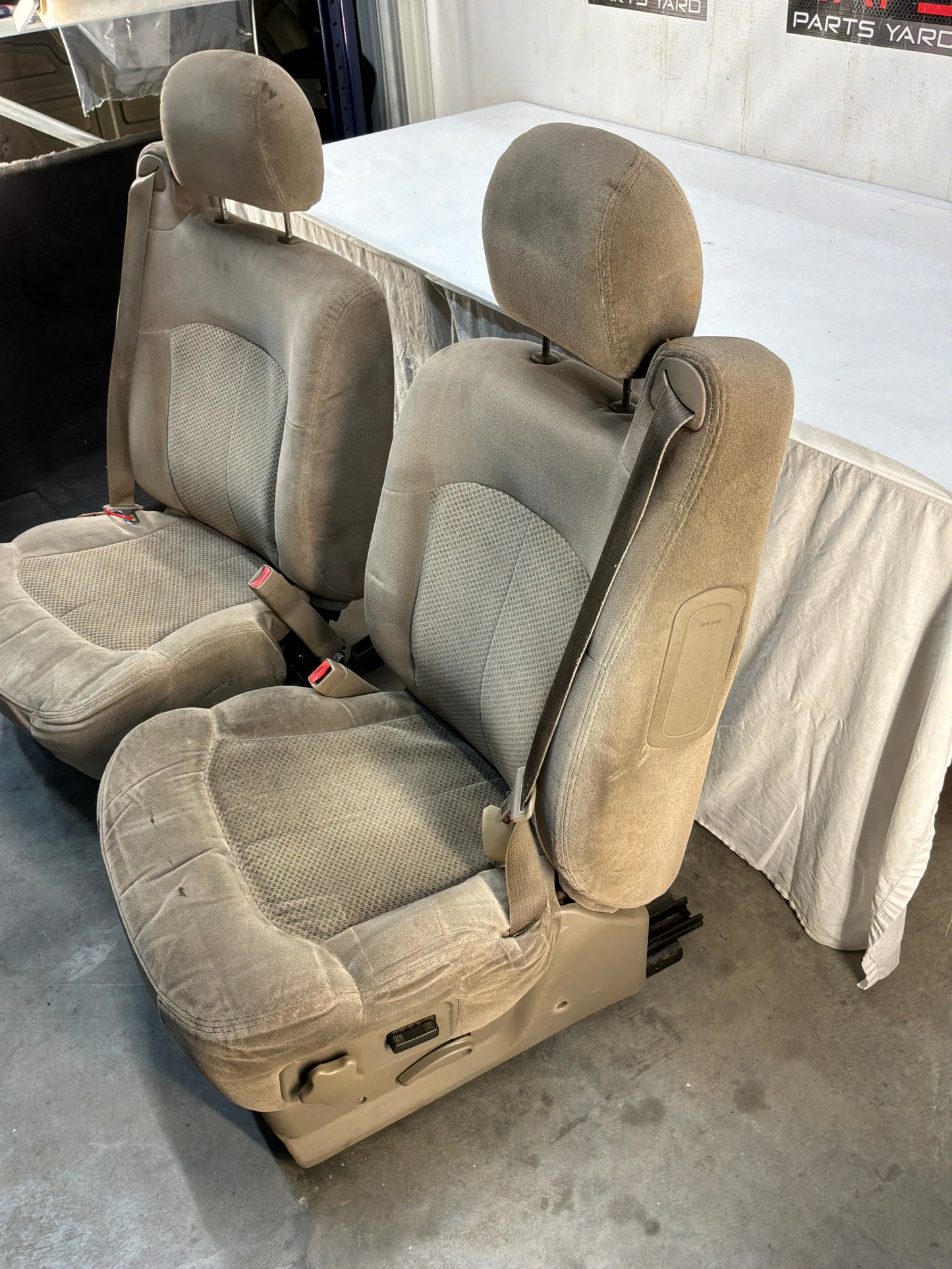 Front seats - Day's Parts Yard
