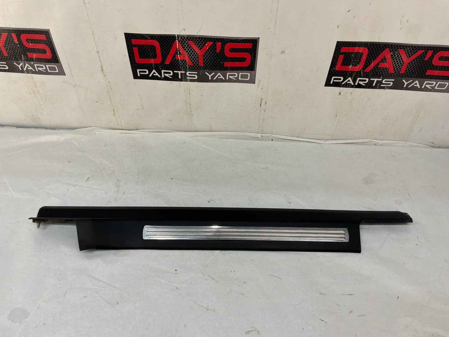 2008 Pontiac G8 GT LH Driver Front Door Sill Kick Panel Scuff Plate OEM