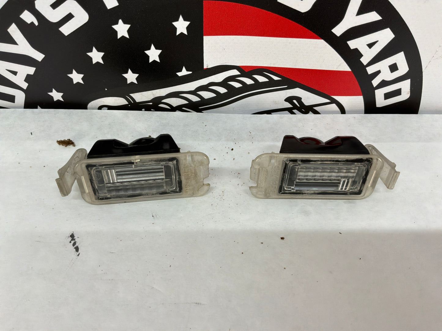 2005 Pontiac GTO License Plate Tag Light Lamp Set OEM