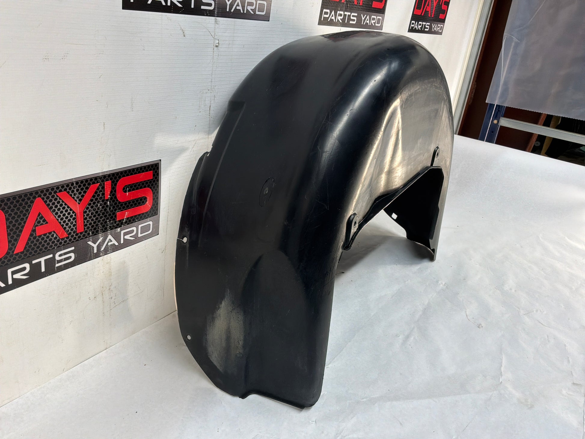 Lh rear wheel liner - Day's Parts Yard