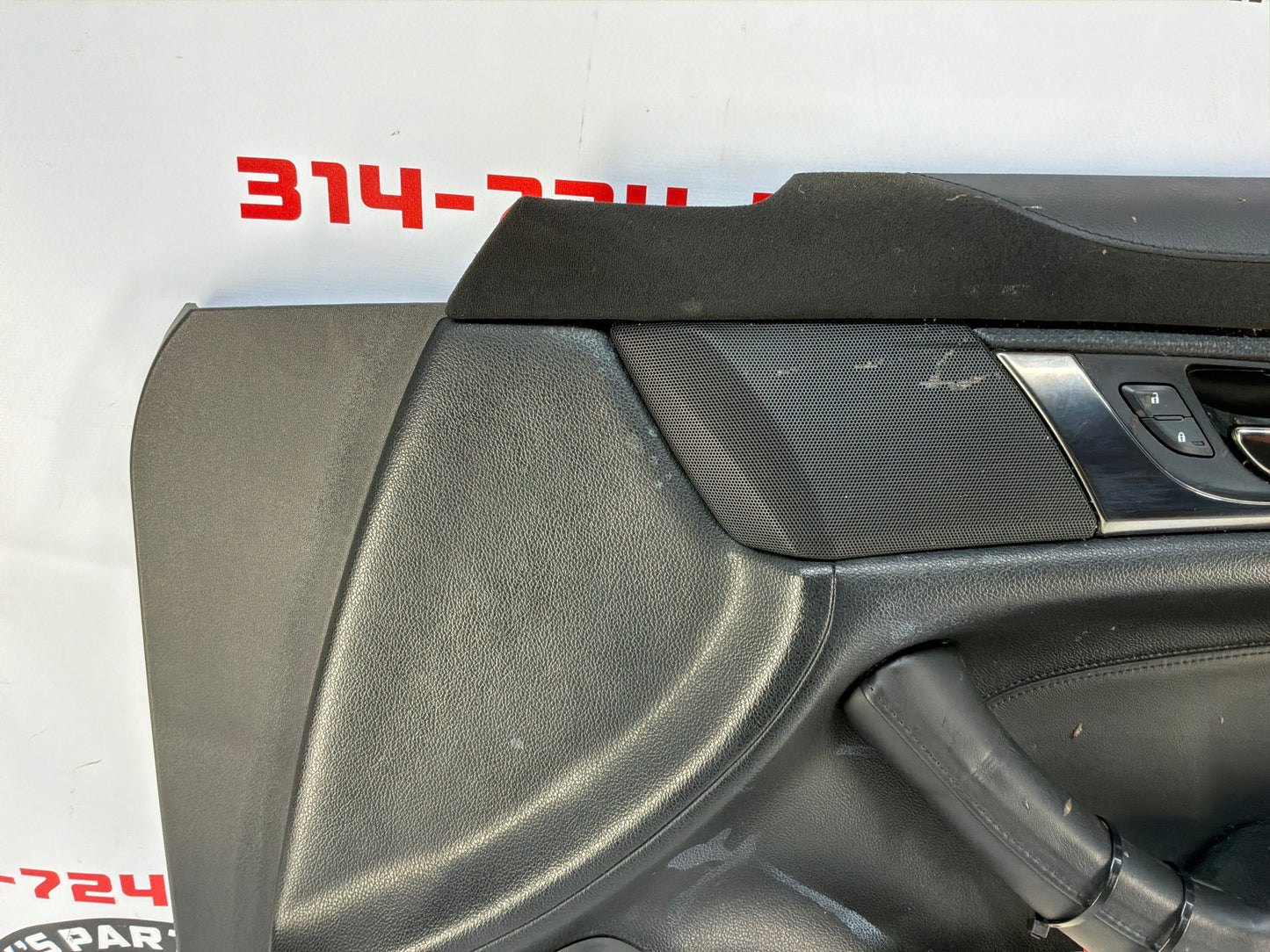 2018 Cadillac CTS-V Front RH Passenger Door Panel OEM broken grab