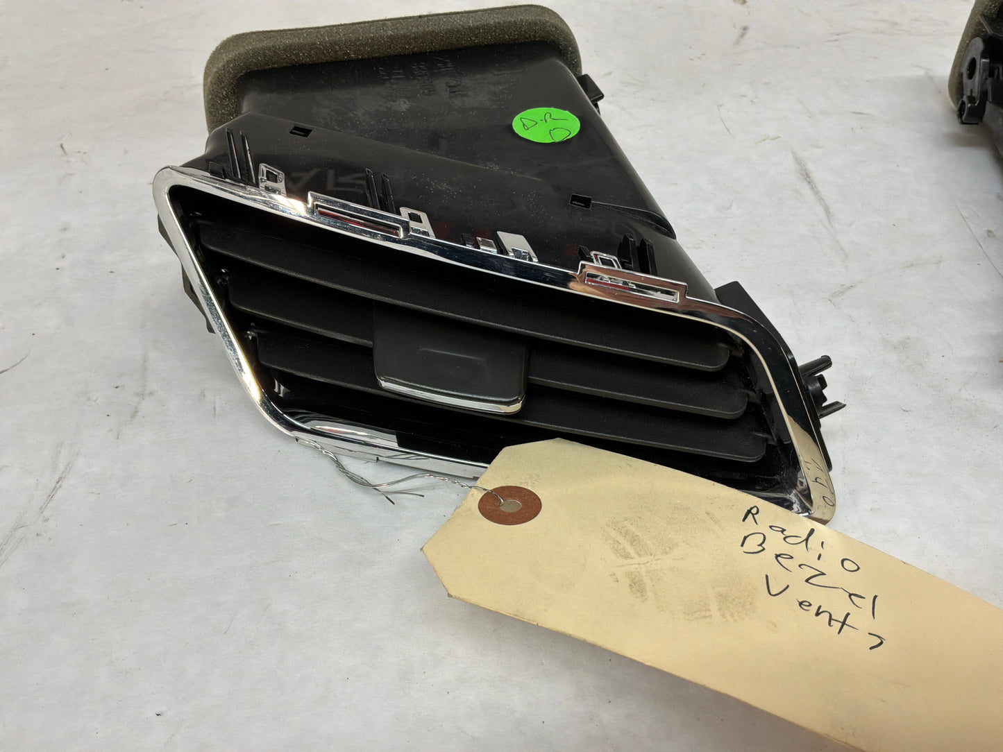 2011 Cadillac CTS-V Coupe Dash HVAC Climate Control Air Vents OEM