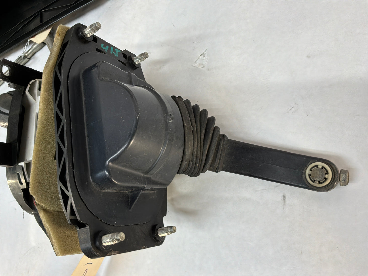 2008 Pontiac G8 Base Center Console Armrest w/ Automatic Shifter OEM
