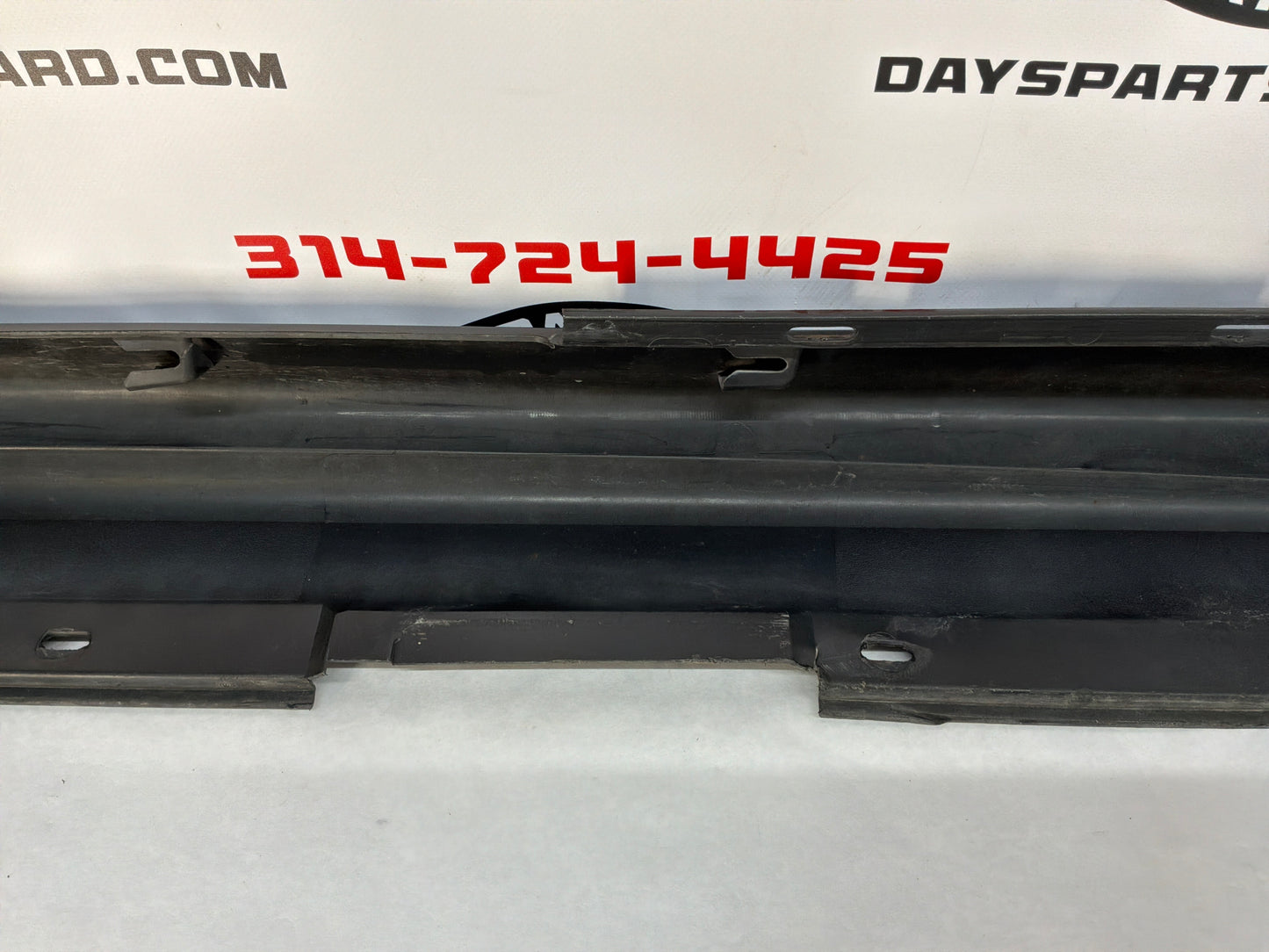 2004 Pontiac GTO LH Driver Rocker Molding Side Skirt Trim Panel Black OEM