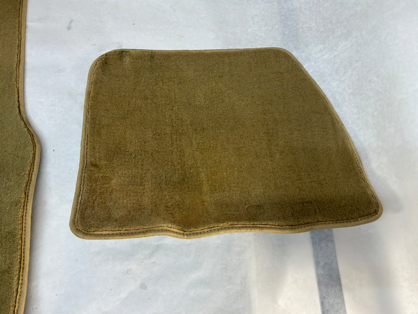 Complete set floor mats - Day's Parts Yard