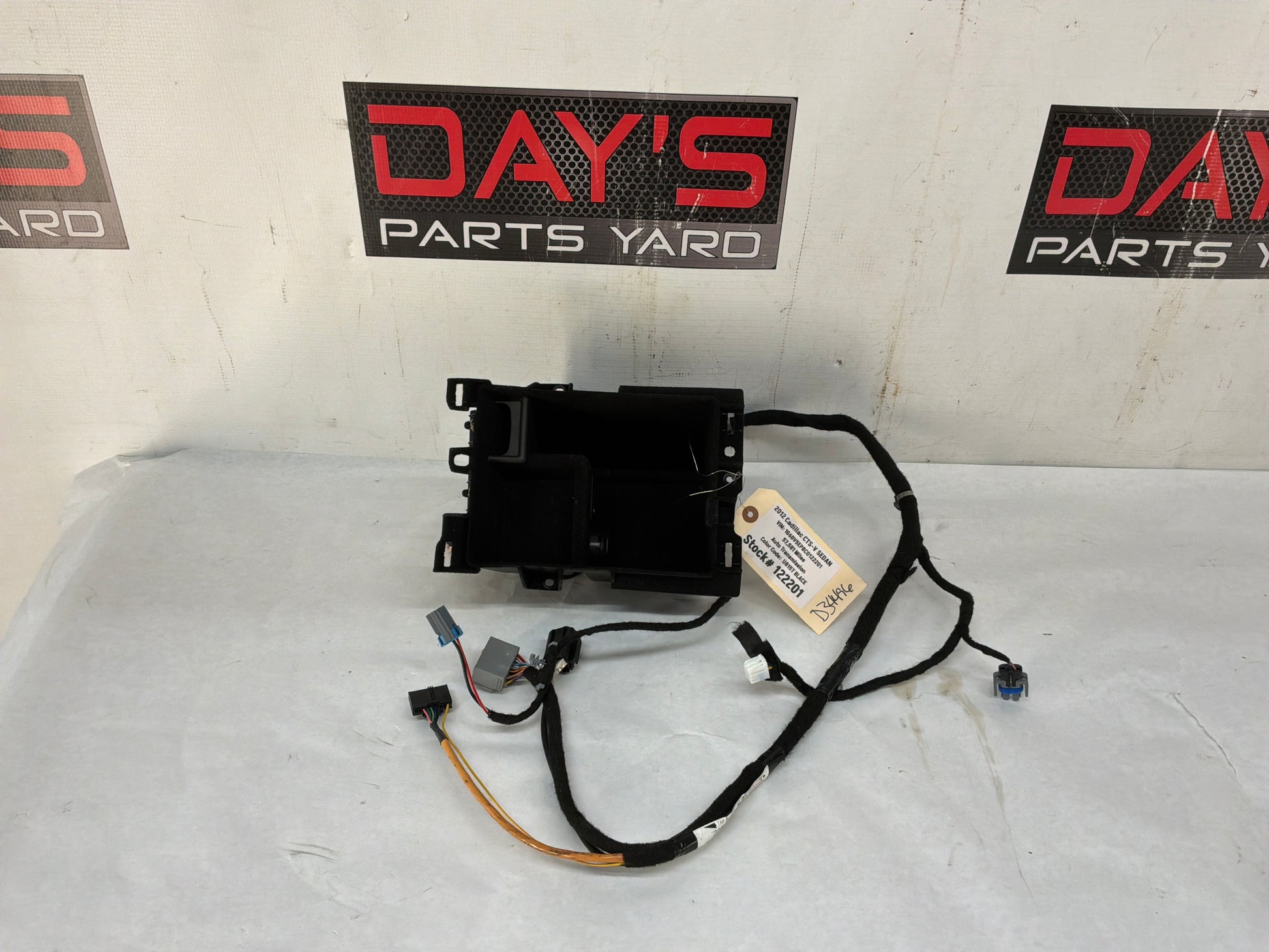Center console bin w harness - Day's Parts Yard