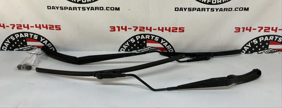 2014 Chevy SS Sedan RH & LH Windshield Wiper Arms Set OEM