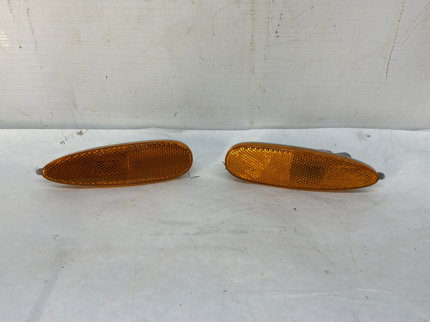 2004 Pontiac GTO RH & LH Side Marker Light Lamps w/ Sockets OEM