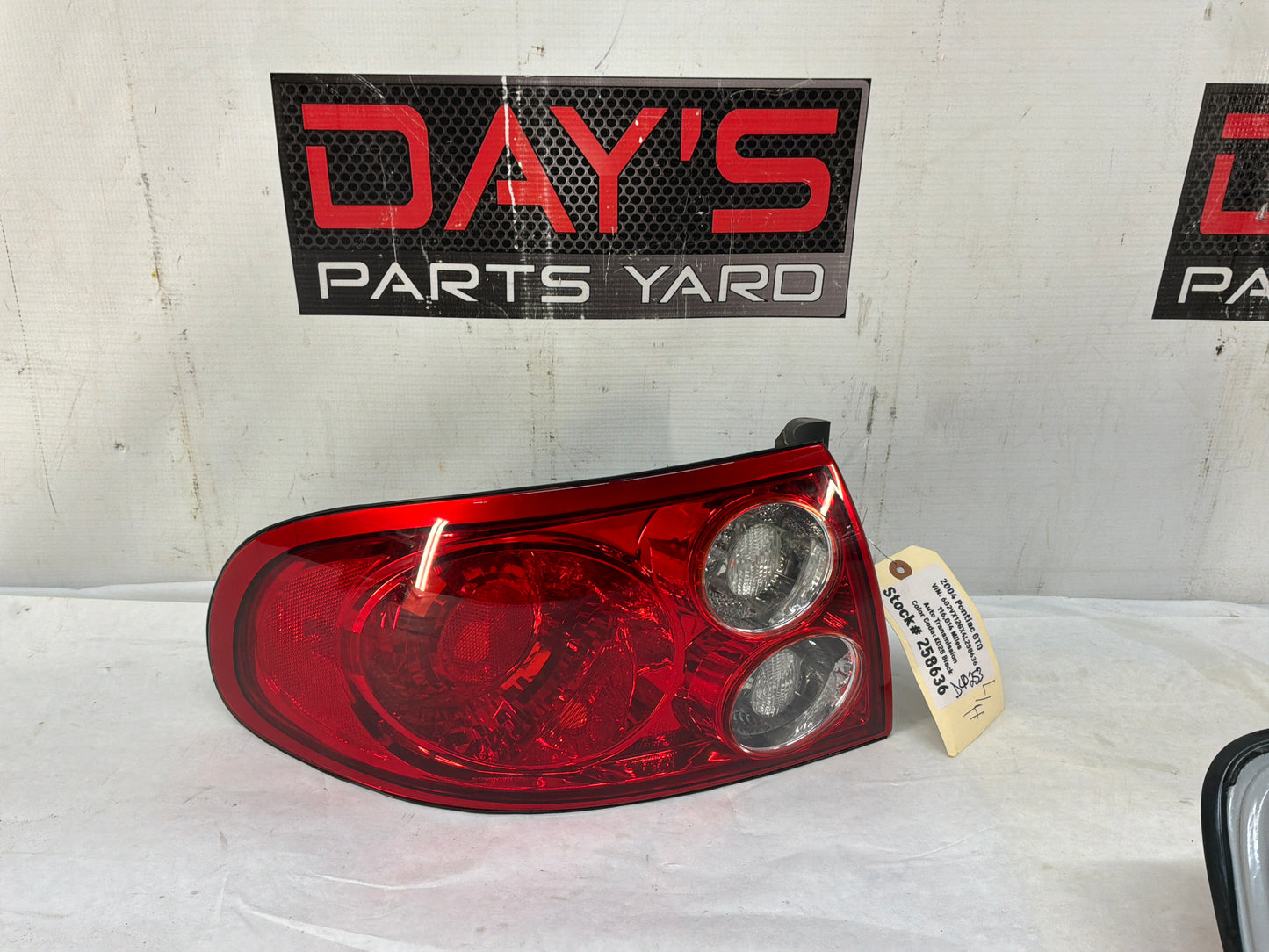2004 Pontiac GTO LH Driver Taillight Tail Light Lamp OEM