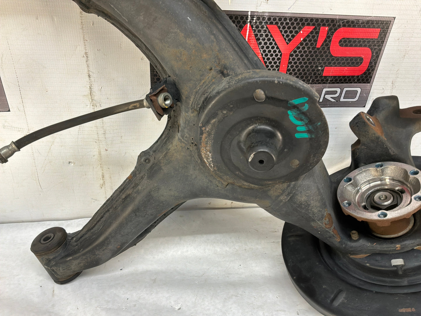 2006 Pontiac GTO LH Driver Rear Suspension Spindle Hub Knuckle Control Arm OEM