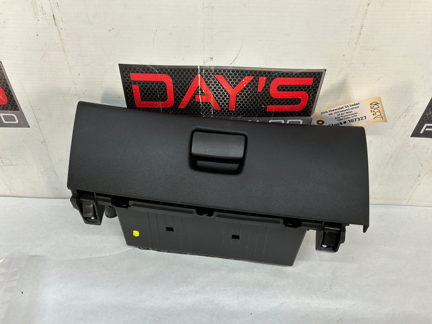 Glove box - Day's Parts Yard