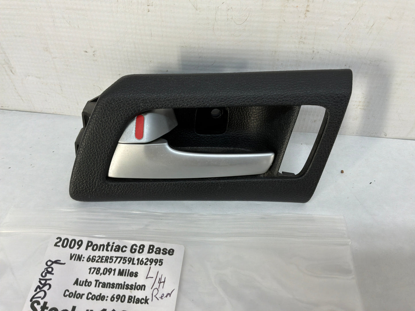 Lh rear door handle - Day's Parts Yard