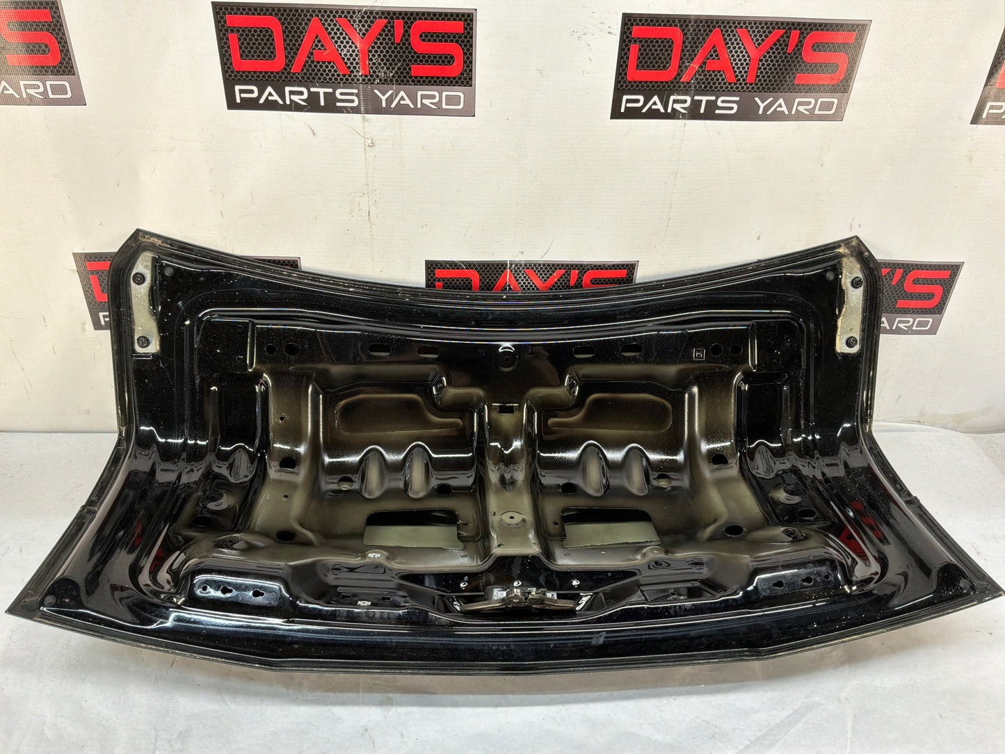 Trunk lid - Day's Parts Yard