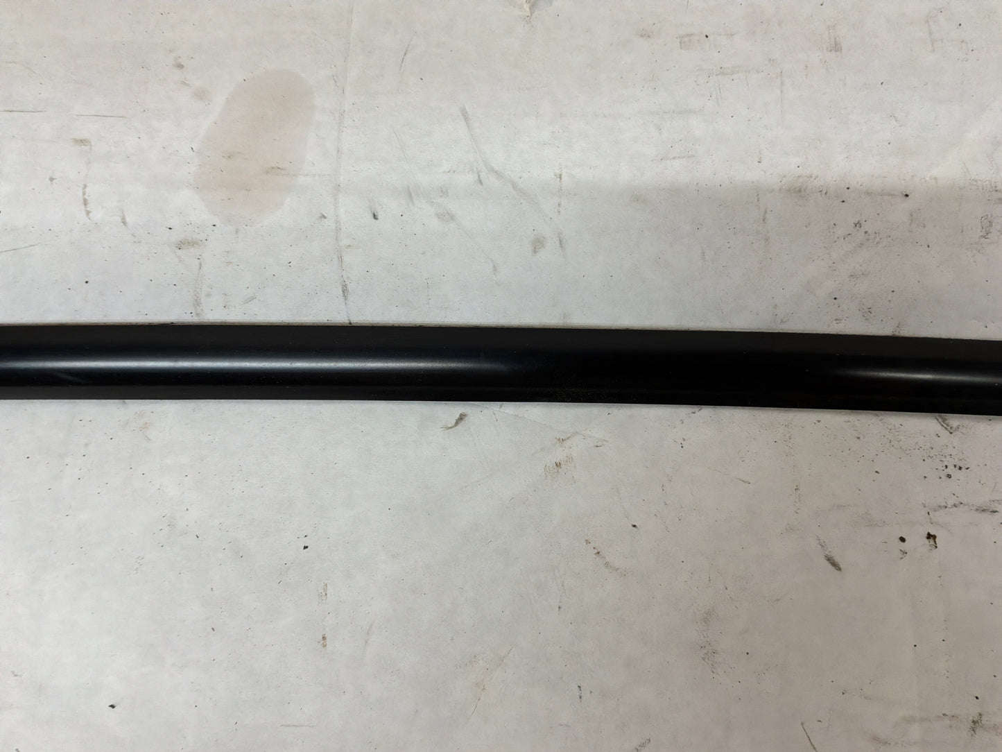 2004 Pontiac GTO RH Passenger Door Window Belt Molding Weather Strip Trim OEM