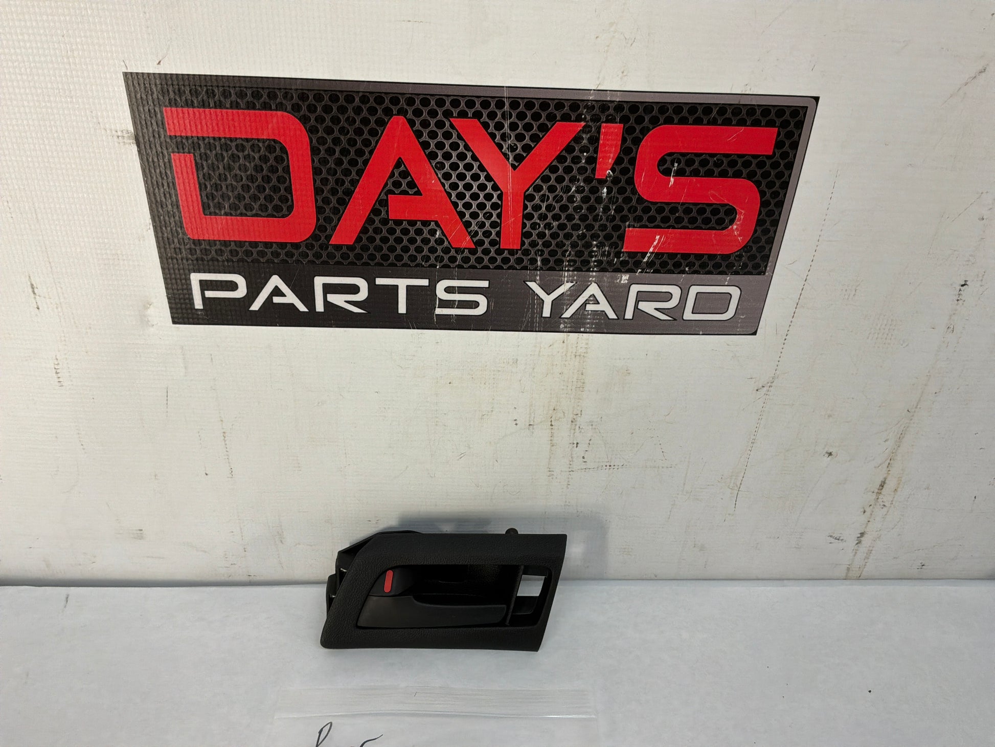 Rh rear door handle - Day's Parts Yard