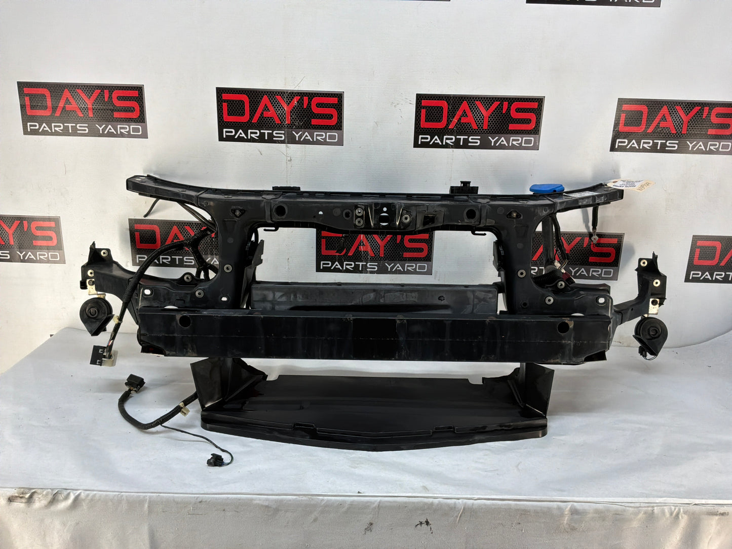 Radiator core support bracket - Day's Parts Yard