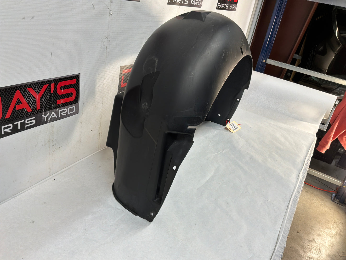 Rh wheel liner - Day's Parts Yard
