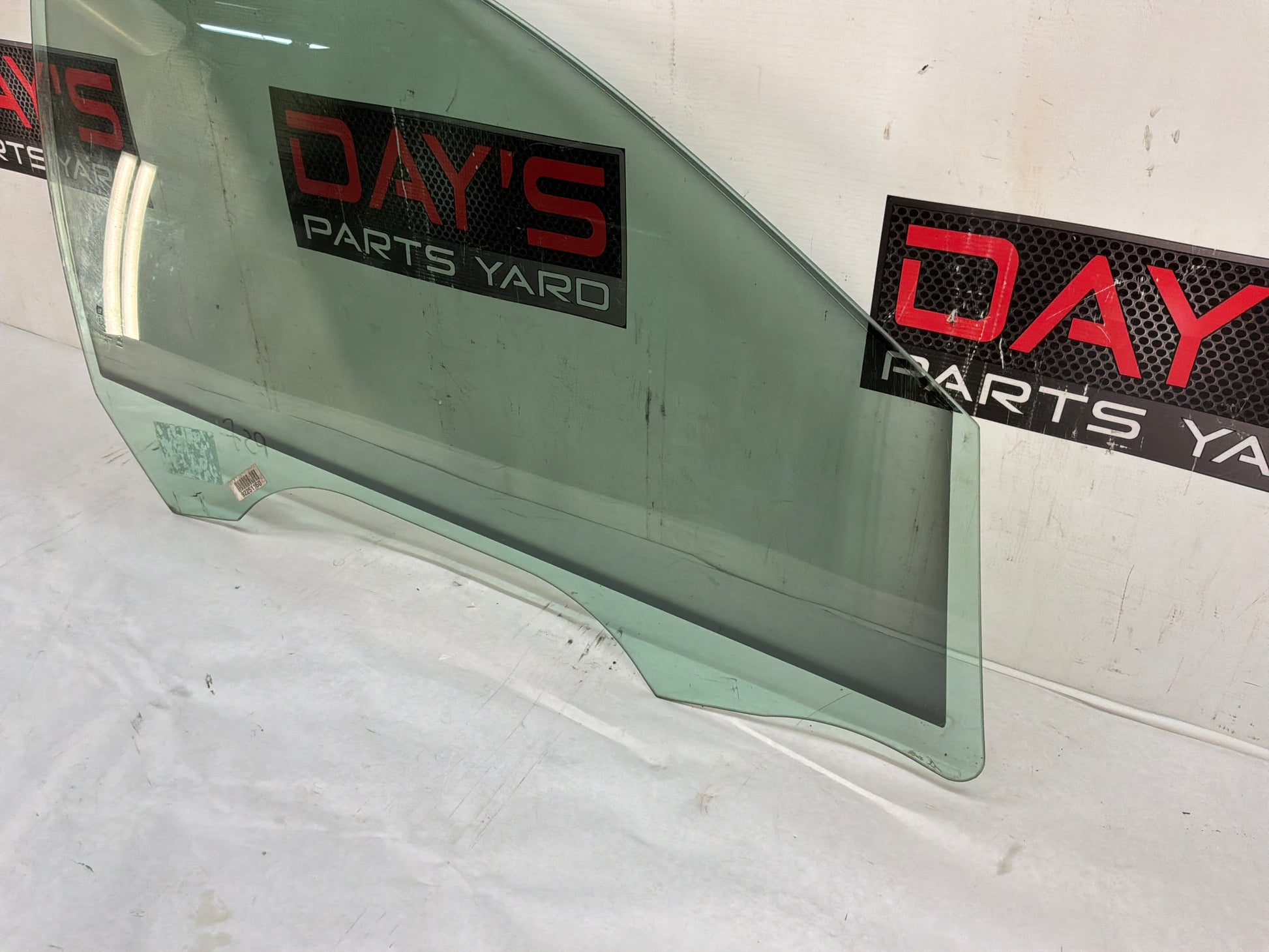 Rh front door window glass - Day's Parts Yard
