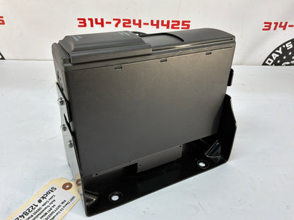 2007 Chevy C6 Corvette Convertible 6 Disc CD Changer OEM